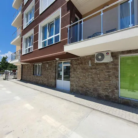 Апартаменты Cute Studio Neptun With Terrace Приморско